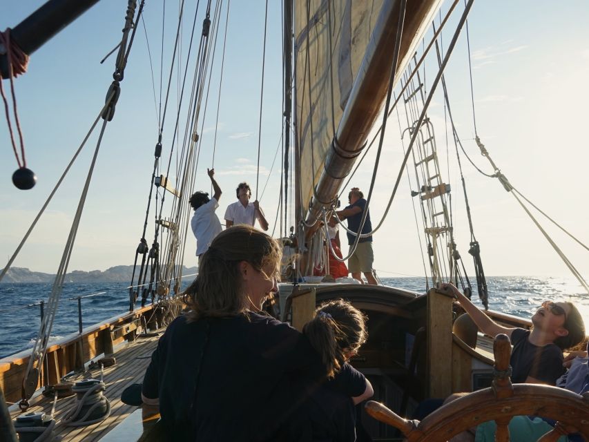 Marseille: Sunset Cruise Cocktail-Dinner in Frioul Islands - Eleanor Mary and the Old Port start you can’t beat