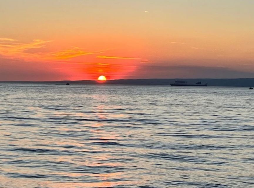 Marseille: Sunset Frioul Archipelago Boat Cruise - Guides and group size: small-boat friendliness, with one possible hiccup