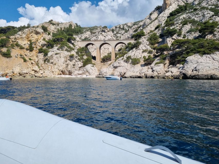 Marseille: Sunset Frioul Archipelago Boat Cruise - Frioul archipelago time: guided sea views plus time to look around