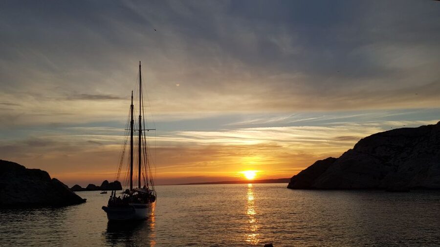 Marseille: Sunset Sailing Cruise with Dinner and Drinks - Timing: 7:00 pm vs 6:00 pm departures (and what that means)