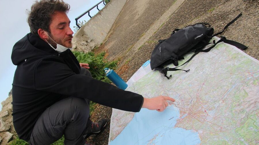 Marseille: Urban Hiking Tour with a Local Guide - From Burger King to the Old Port: your starting line in Marseille