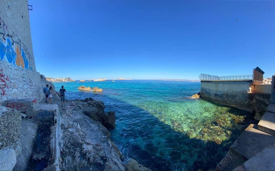 Marseille: Urban Hiking Tour with a Local Guide - Plage des Catalans and the seaside approach: where the city exhales