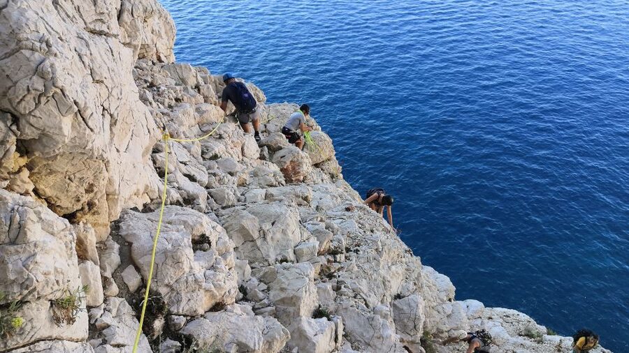 Marseille : Via Ferrata in the calanque of Sormiou - What to bring for 4 hours: simple kit that prevents misery