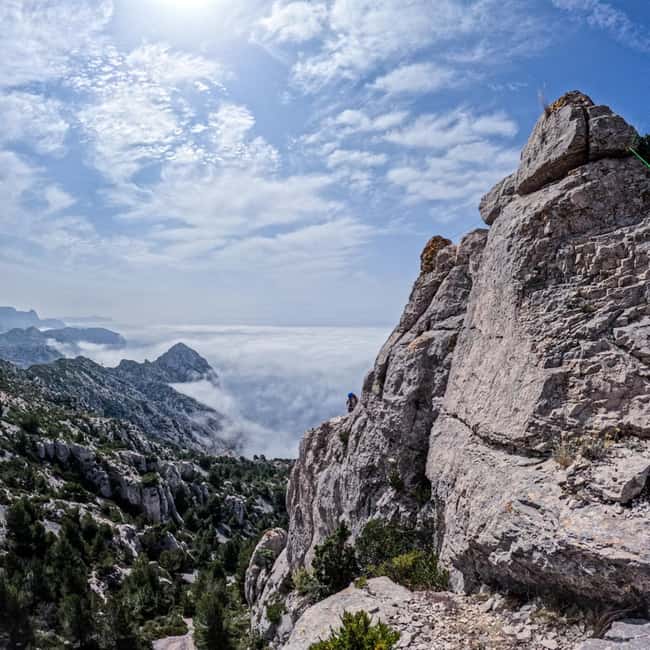Multi Pitch Climb Session in the Calanques near Marseille - The approach and the heat plan: what it feels like on the ground