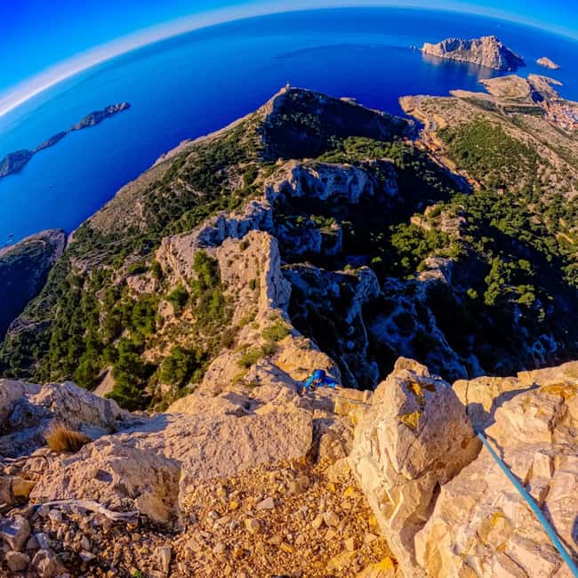 Multi Pitch Climb Session in the Calanques near Marseille - Gear and safety: what’s included and what you must bring