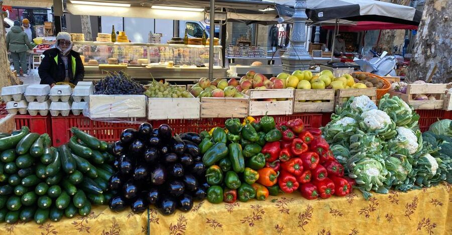 Provencal Market Walking Tour with Tastings - Place Richelme: daily Provence shopping at full volume