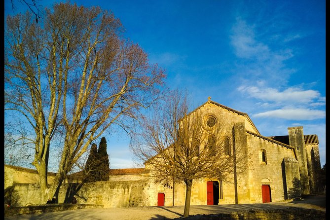 Provence at your own pace and at your leisure! - Fontaine de Vaucluse and Isle-sur-la-Sorgue: paper museum vibes and canal strolling
