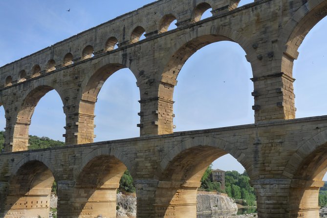 Provence in a Day Trip from Aix - Châteauneuf-du-Pape Winery Stop and Wine Tasting Session