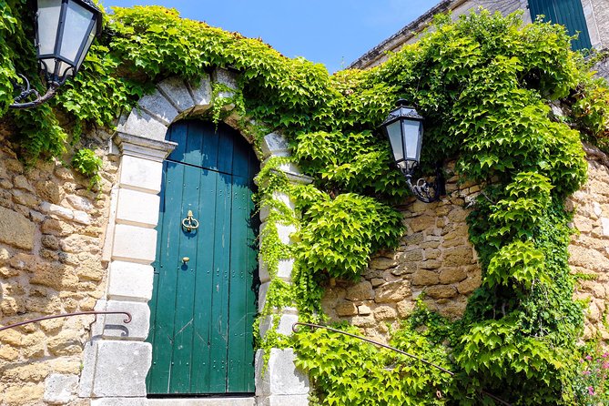 Spectacular Luberon - Gordes, Sénanque Abbey Roussillon Lourmarin - Time, tickets, and lunch: how to avoid the common trip-up
