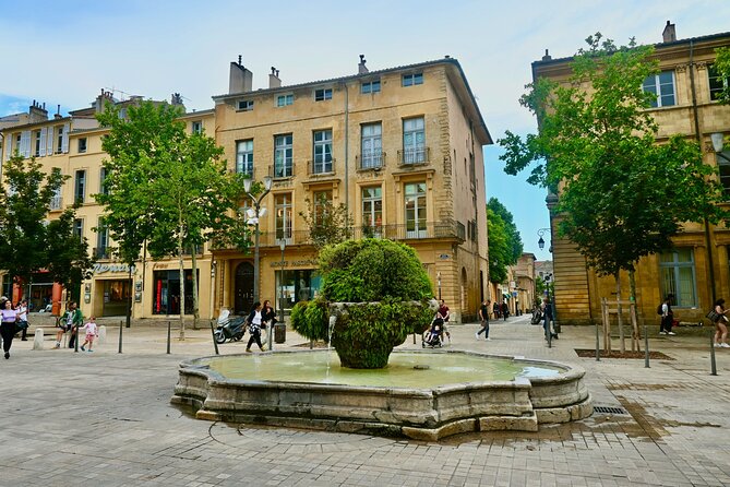 Time flies in this complete tour of Aix-en-Provence - Passage Agard: walking through space and time