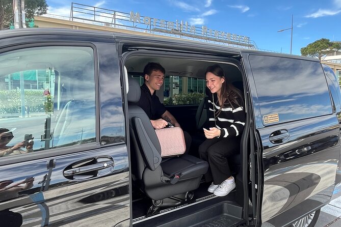 Transfer Marseille Airport to Cruise Port - Finding your pickup: Marseille Provence Airport (RD 20, Marignane)